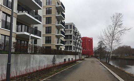 "Wasserstadt Promenade", by Jan Wedel, Copyright by Jan Wedel license Wasserstadt Promenade