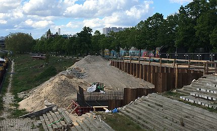"Baustelle Golda-Meir-Steig West April 2020", by Jan Wedel, Copyright by Jan Wedel license Baustelle Golda-Meir-Steig West April 2020