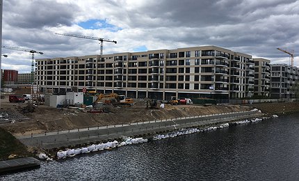 "Baustelle Golda-Meir-Steig Ost April 2020", by Jan Wedel, Copyright by Jan Wedel license Baustelle Golda-Meir-Steig Ost April 2020
