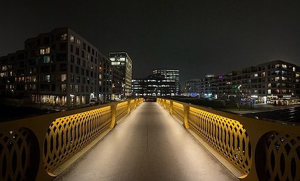 2025-12-otto-weidt-platz-bei-nacht 