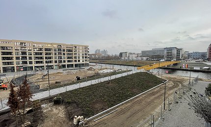 "Golda Meir Steg Dezember 2021 Blick von oben", by Jan Wedel, Copyright (c) 2021 by Jan Wedel license Golda Meir Steg Dezember 2021 Blick von oben