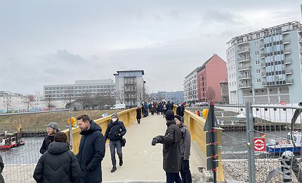 "Gola Meir Steg - Dezember 2021 - Blick auf Brücke", by Jan Wedel, Copyright (c) 2021 by Jan Wedel license Gola Meir Steg - Dezember 2021 - Blick auf Brücke