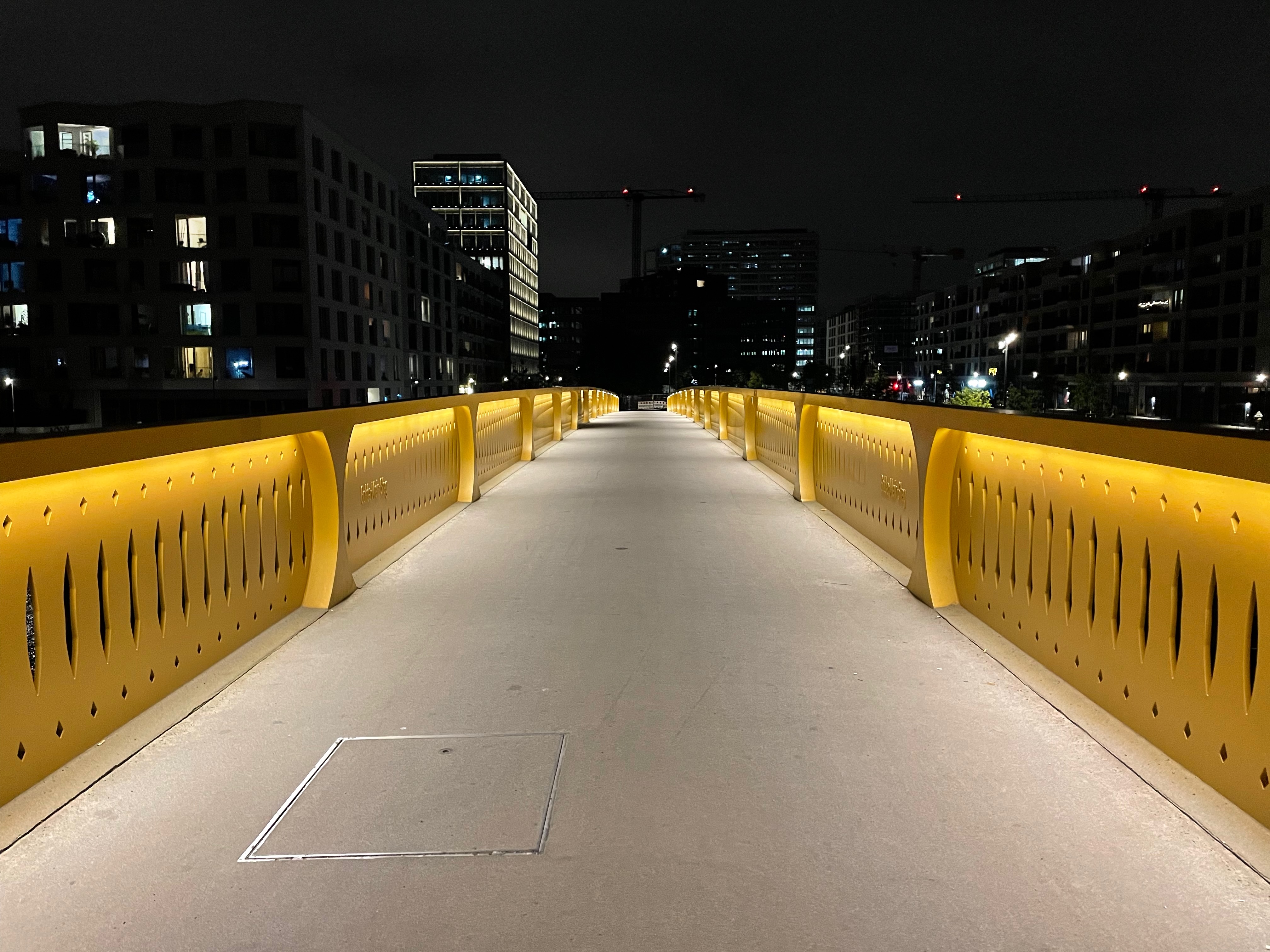 Golda Meir Steg bei Nacht - September 2022