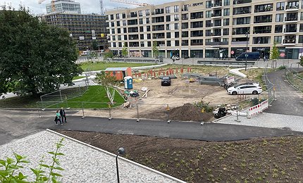"Otto-Weidt-Platz - Teileröffnung - Teerweg", by Jan Wedel, Copyright (c) 2022 by Jan Wedel license Otto-Weidt-Platz - Teileröffnung - Teerweg