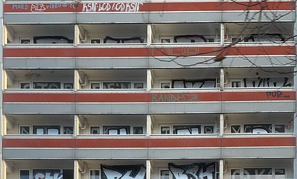 "Plattenbau Original 1", by Jan Wedel, Copyright (c) 2022 by Jan Wedel license Plattenbau Original 1