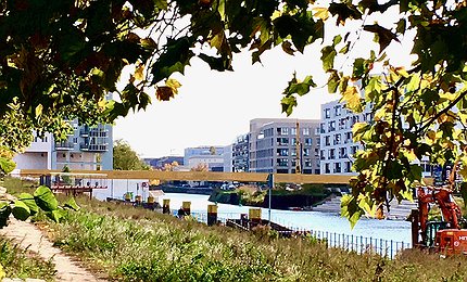 "Golda-Meir-Steg (Blick von der Kieler Brücke)", by Jan Wedel, Copyright by Jan Wedel license Golda-Meir-Steg (Blick von der Kieler Brücke)