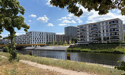 "Ansicht Ostseite Otto-Weidt-Platz vom kanal", by Jan Wedel, Copyright (c) 2025 by Jan Wedel license Ansicht Ostseite Otto-Weidt-Platz vom kanal